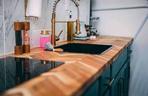 Tigerville Apartment | Treetop Getaway w/Hot Tub Peaceful retreat