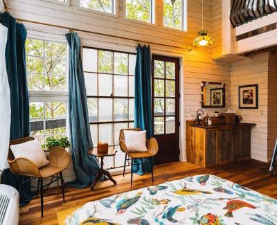 Chattanooga Ski Chalet | Treetop Hideaways: Dogwood Treehouse in Chattanooga