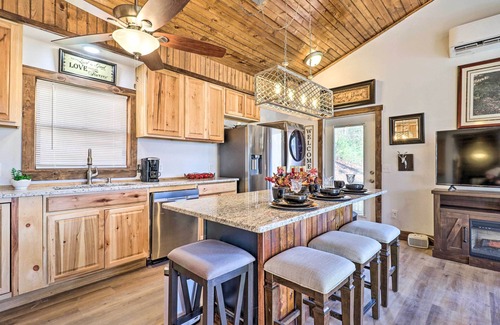 Franklin House | Treetop Sanctuary w/Long-Range Mountain View