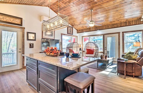 Franklin House | Treetop Sanctuary w/Long-Range Mountain View