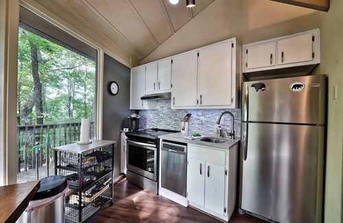 Big Canoe House | Treetop Tranquility: Enjoy nature in our unique 8-sided octagon retreat!