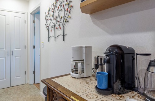 Mariposa Cottage | Treetop Villa, Charming cottage on 100 acres with WiFi and AC in serene Mariposa