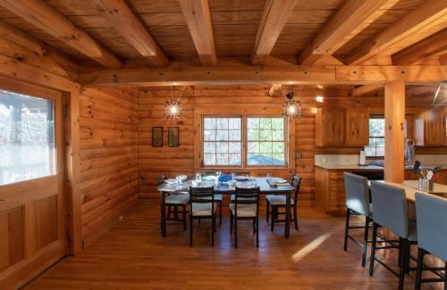 Mars Hill House | Treetops Cabin easy to Asheville with fast wifi and great view