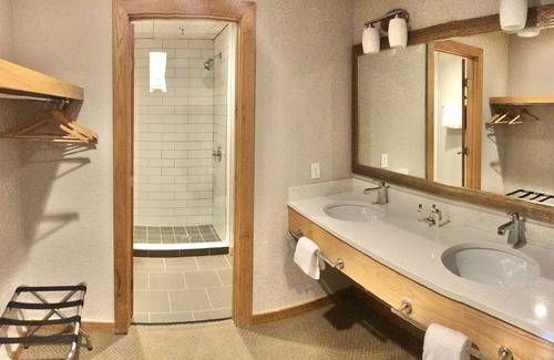 Gaylord Hotel | Treetops Resort