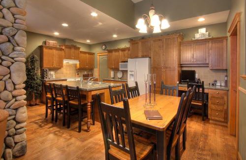 Big White Ski Resort House | Treetops Ski Luxury Townhouse