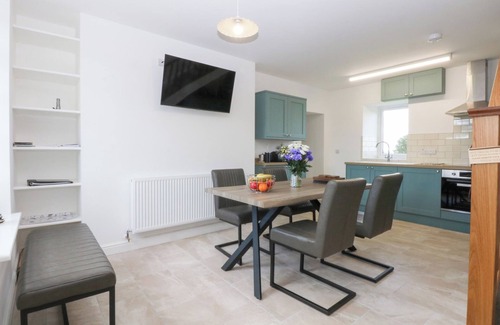 Menai Bridge Cottage | TREFOR GANOL, pet friendly, with open fire in Pentraeth