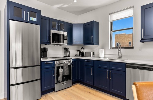 Whitefish Apartment | Trek & Deck | Hot Tub, 2 Kings, Downtown