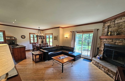 Mont-Tremblant Ski Chalet | Tremblant Haven RENOVATED 2 bdr ski-in/ski-out on the resort