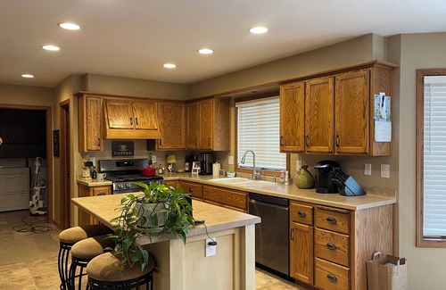 De Pere House | Tremendous 4bedroom house in De Pere with WiFinAvailable for the 2025 NFL draft