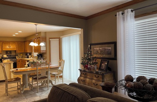 De Pere House | Tremendous 4bedroom house in De Pere with WiFinAvailable for the 2025 NFL draft