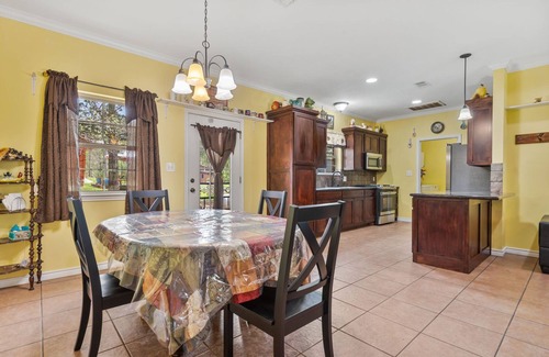 Brookeland House | Tremendous Family Home on the Curve! 3-bedrooms close to the lake and amenities