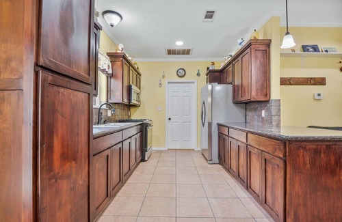 Brookeland House | Tremendous Family Home on the Curve! 3-bedrooms close to the lake and amenities