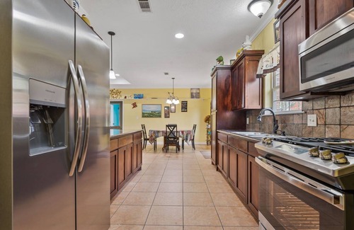 Brookeland House | Tremendous Family Home on the Curve! 3-bedrooms close to the lake and amenities