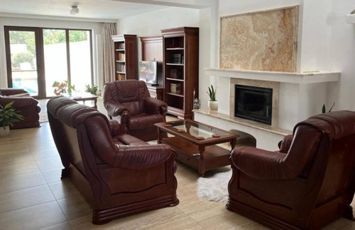 Arad House | Trend - Room 3 - Nice Room with pool and garden, just 10 min walk to downtown