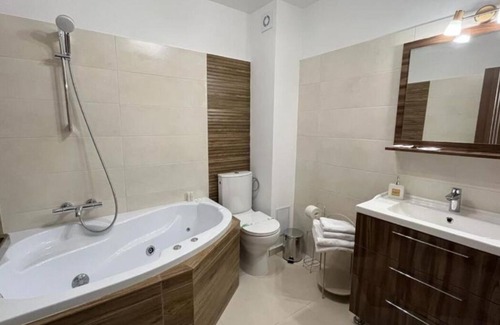 Arad House | Trend - Room 3 - Nice Room with pool and garden, just 10 min walk to downtown