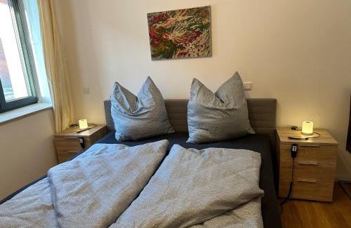 Bahnhofsviertel Apartment | Trendige Stadtwohnung, historisches Haus mit Terrasse und Garten