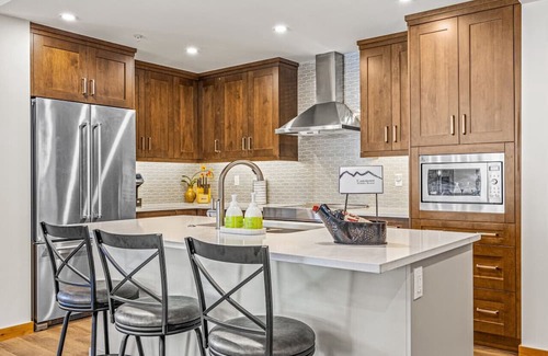 Canmore Condo | Trending Location | Gourmet Kitchen
