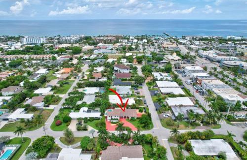 Lauderdale-by-the-Sea House | Trendy 1BR 2BA Heated Pool Short Walk to the Beach