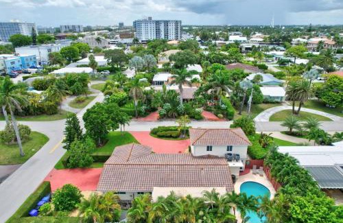 Lauderdale-by-the-Sea House | Trendy 1BR 2BA Heated Pool Short Walk to the Beach