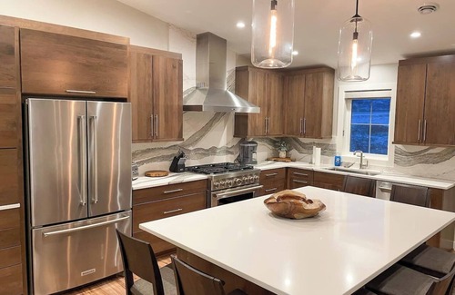 Plymouth House | Trendy 2-bedroom townhouse next to Road America