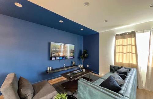 Universal City House | Trendy 2BR Near Hollywood Hotspots - BR9