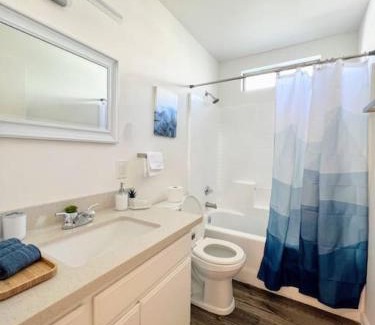 Universal City House | Trendy 2BR Near Hollywood Hotspots - BR9
