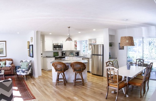 Old Town House | Trendy 3 Bedroom 2 Bathroom In Historic Village - Walk To Everything