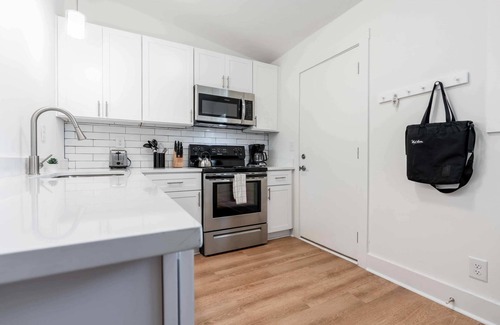 Lindridge-Martin Manor Apartment | Trendy and Sophisticated 1-Bedroom Apartment!