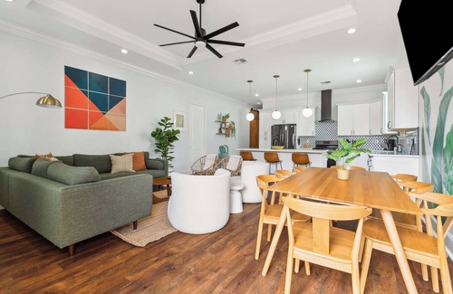 Bayou St. John House | Trendy Art Filled MidCity Oasis w/HeatedPool+ PKG