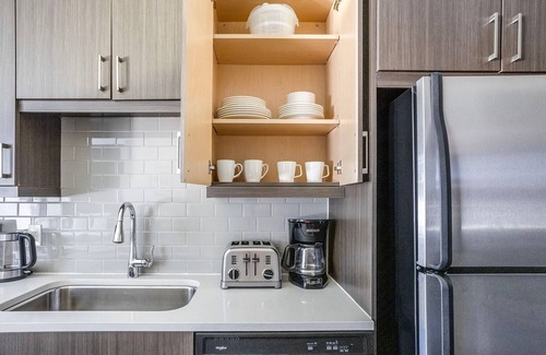 Back Bay Apartment | Trendy Back Bay Studio w/Gym & W/D, nr Shopping, by Blueground