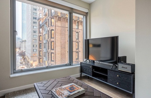 Back Bay Apartment | Trendy Back Bay Studio w/Gym & W/D, nr Shopping, by Blueground