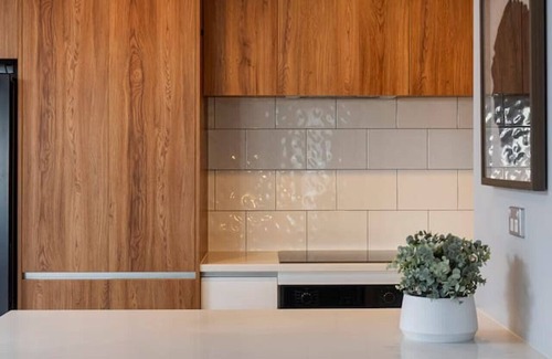 Forrest Hill Apartment | Trendy Castor Bay Apartment