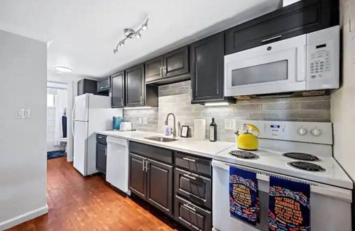 Englewood Apartment | Trendy&Chic Apt! Casper Mttress!