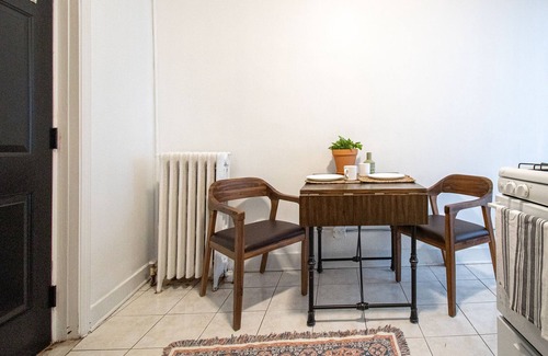 North Chicago Apartment | Trendy & Cozy Studio near Great Lakes | Six Flags