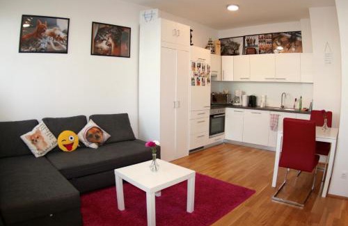 Donaustadt Apartment | Trendy Danube Apartment - Close to UN