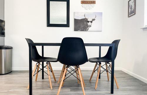 Coalinga Apartment | Trendy Ivy 2-bedroom Apartment Near Dt Coalinga
