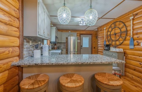 Martin Cabin | Trendy Lake Cabin - New Paddle Boards! Hot Tub, Fire Pit