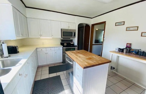 Stevensville House | Trendy Lake Michigan Getaway- Pet Friendly