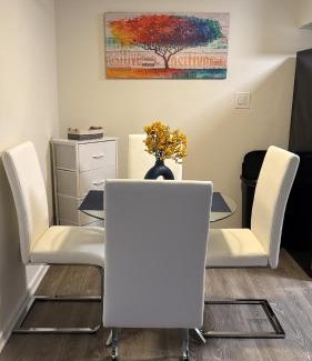 Mid-Wilshire Bed & Breakfast | Trendy little getaway