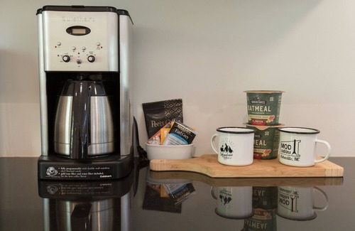 Kenilworth Apartment | Trendy loft steps to historic Biltmore Village, microbreweries, 1 mile downtown
