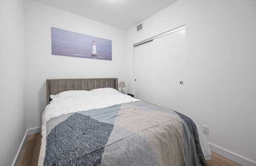 Crescent Heights Apartment | Trendy Neighbourhood | Rooftop Patio | Sofa Bed | Underground Parking