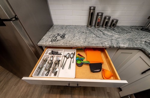 Charlotte House | Trendy Queen City Escape ◉ California King beds awaits!