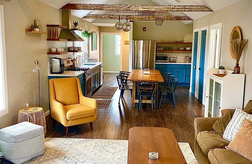 Aquebogue Apartment | Trendy restaurant apartment, near wineries, beaches, farms