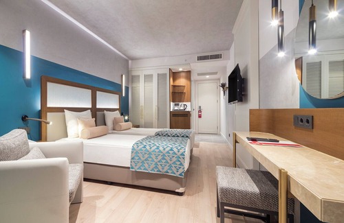 Side Resort | Trendy Side Beach (Adults Only, 16+)