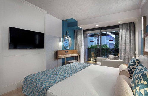 Side Resort | Trendy Side Beach (Adults Only, 16+)