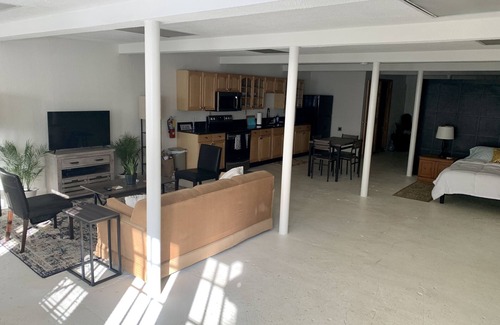 Downtown Asheville Apartment | Trendy & Spacious Apartment on Chicken Alley, in the heart of Downtown Asheville