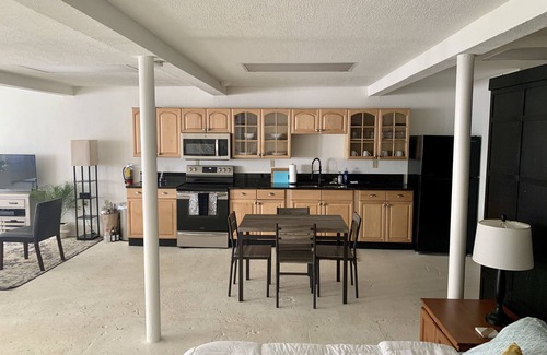 Downtown Asheville Apartment | Trendy & Spacious Apartment on Chicken Alley, in the heart of Downtown Asheville