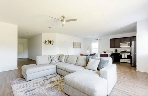 Pflugerville House | Trendy Spacious Home - Prime Location in Austin- Free Early Checkin!