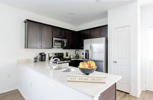 Pflugerville House | Trendy Spacious Home - Prime Location in Austin- Free Early Checkin!