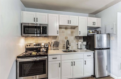 Melrose Condo | Trendy Studio for 4 w/Community Pool!